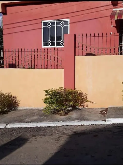 Shadricks Homes Spanish Town Jamaika